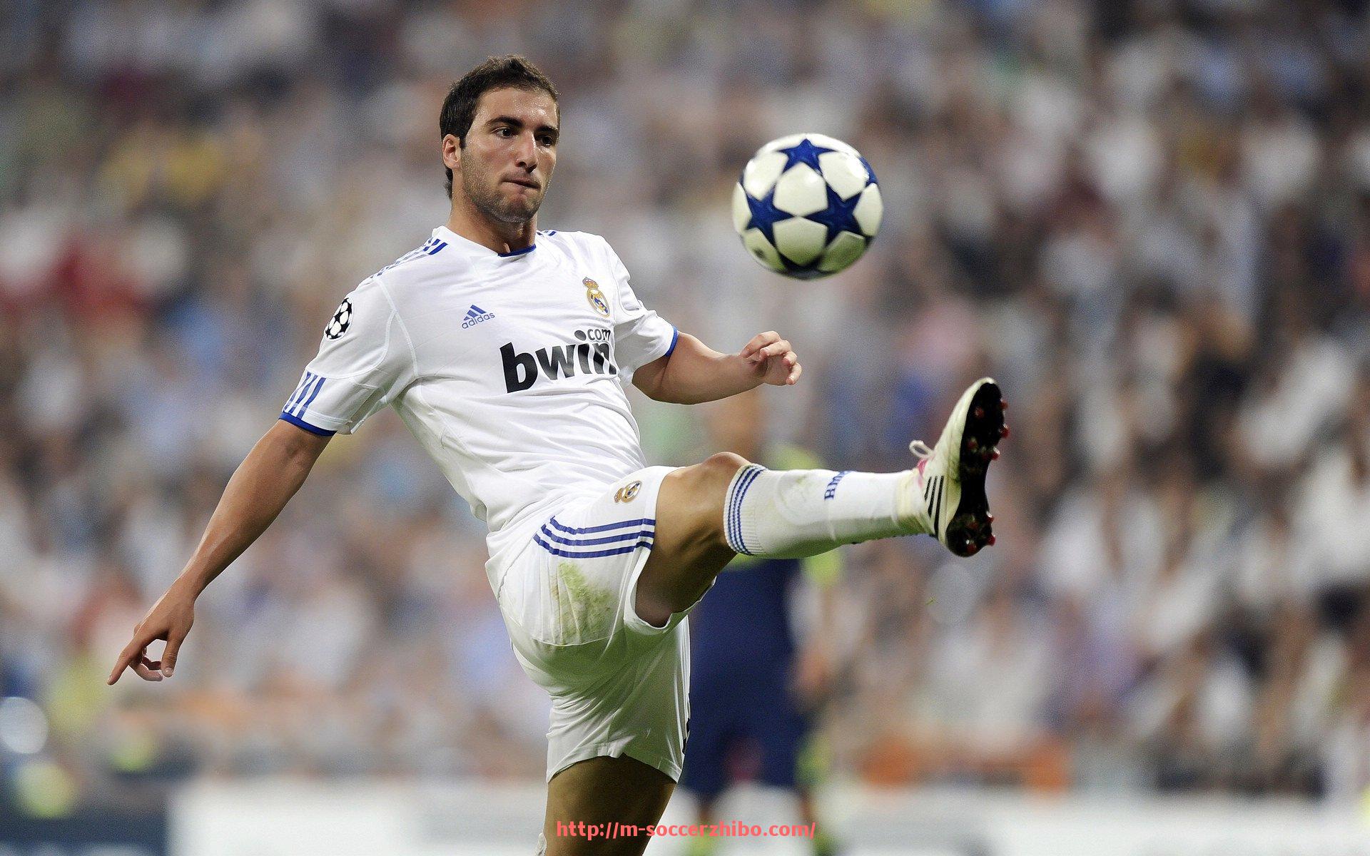 足球直播-英超球员自拍裸照事件曝光引发职业操守大讨论